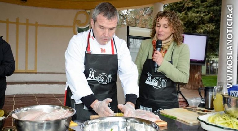 “Molina al Plato” reunió un centenar de vecinos en la plaza de armas