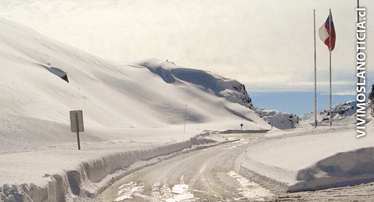 Vialidad trabaja en despejar nieve en Paso El Pehuenche