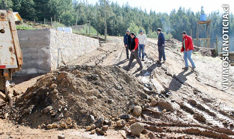 Avanzan trabajos de mejoramiento de caminos en Vichuquén