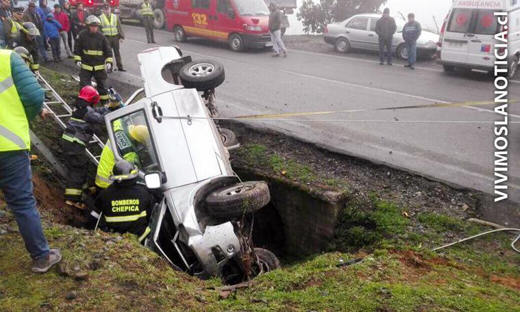 Grave lactante tras volcamiento de camioneta en cuesta El Peral
