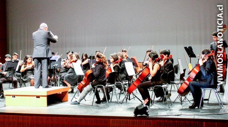 Orquesta Infantil-Juvenil de Curicó se presentó ante adultos mayores