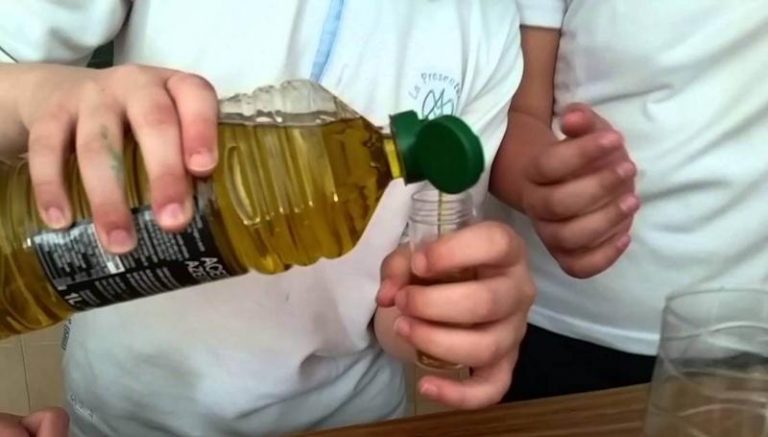 Formalizan a profesoras por experimento que terminó con alumnos heridos