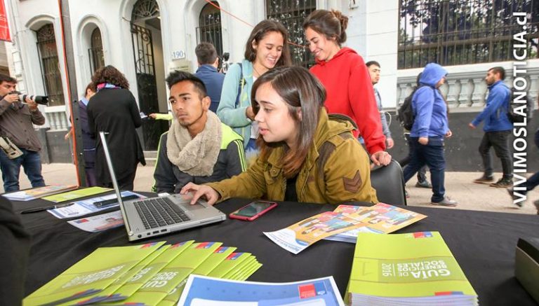 Exigirán “registro social de hogares” para postular a becas