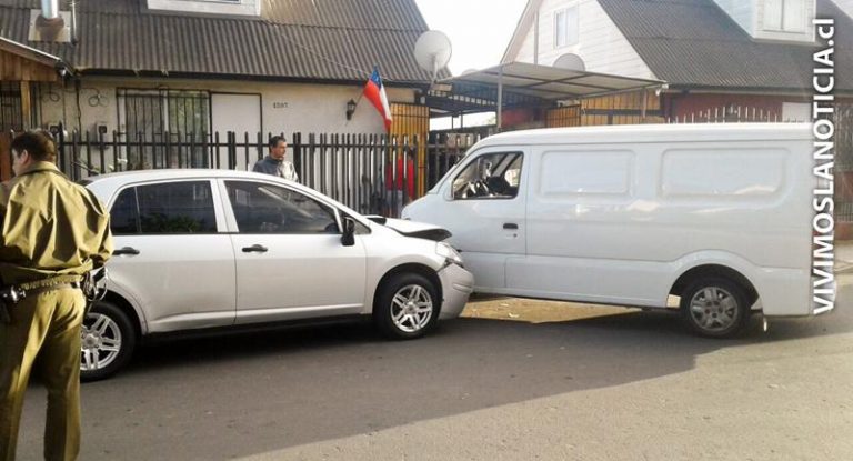 Transporte escolar “pirata” involucrado en violento choque frontal