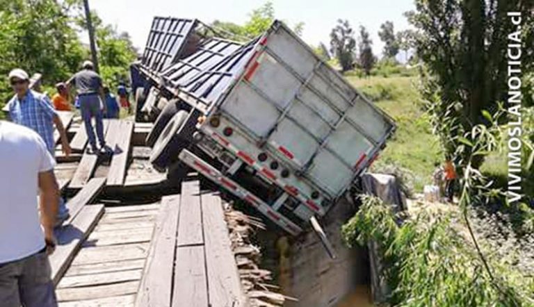 Buscan solución por colapso del puente en Rauco