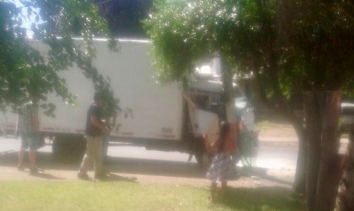 Choque causa corte de energía en Curicó
