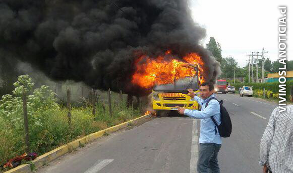 Milagrosa escapada de pasajeros tras incendio de minibús