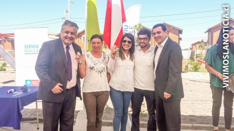 Familias curicanas recibieron llaves de sus viviendas