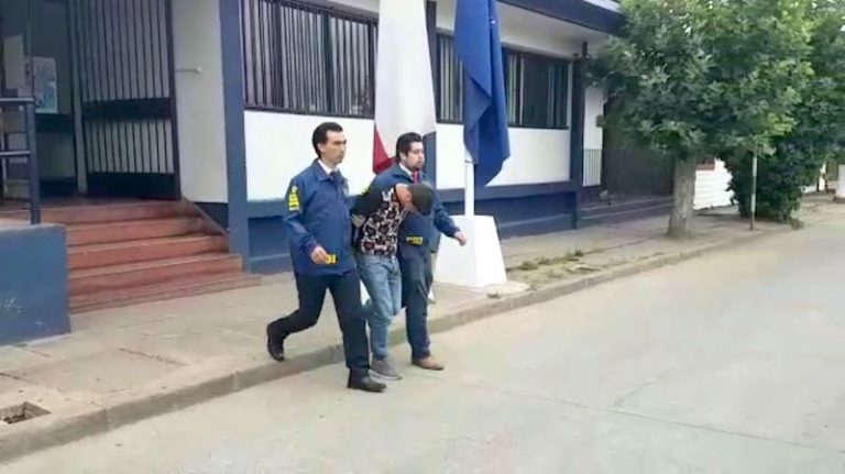 Detectives detienen a sujetos que asaltaron peluquería