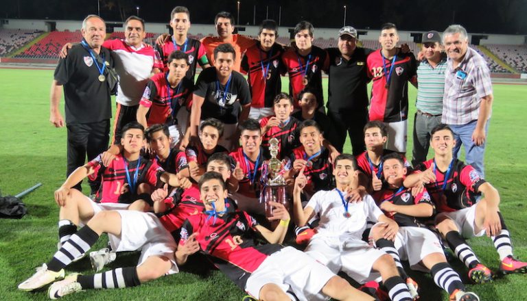 En penales 21 de Mayo unificó títulos de juveniles