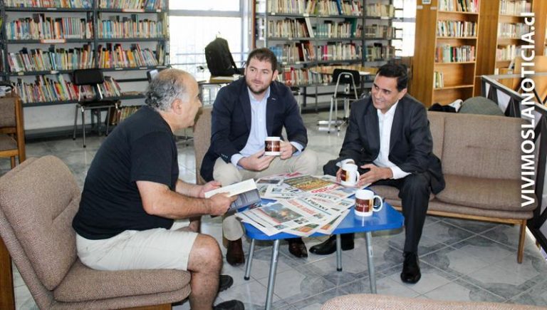Biblioteca municipal de Curicó habilita café literario