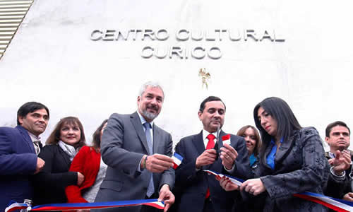 Ministro Ernesto Ottone inauguró el Centro Cultural de Curicó