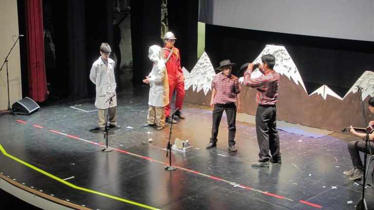 Profesores aprendieron a escribir obras de teatro con contenido científico