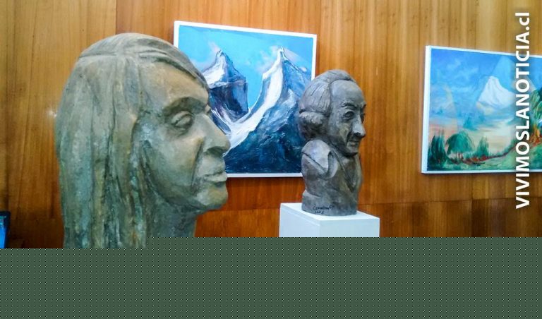Esculturas de Neruda y Arrau en exposición del Centro de Extensión Curicó
