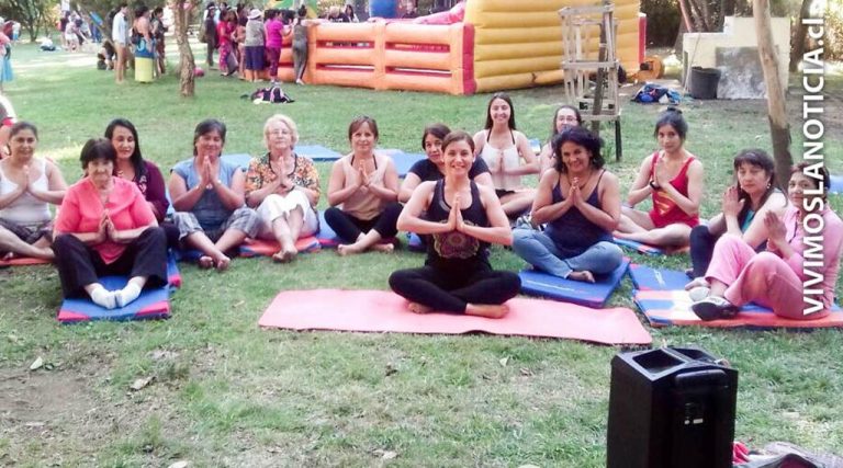 Yoga para todos en Escuela Palestina de Curicó