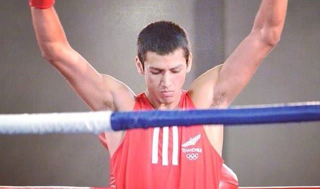 Boxeador talquino inicia con optimismo su carrera profesional