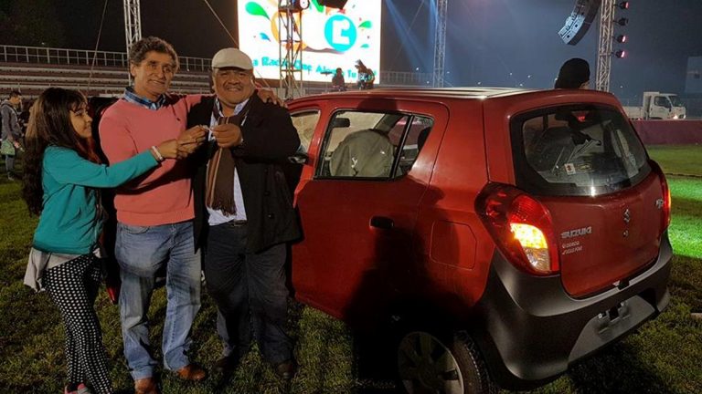 Radio Tropical Latina regaló automóvil a esforzado auditor de Linares