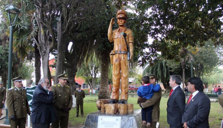 Inauguran monumento para policías que murieron en incendio forestal