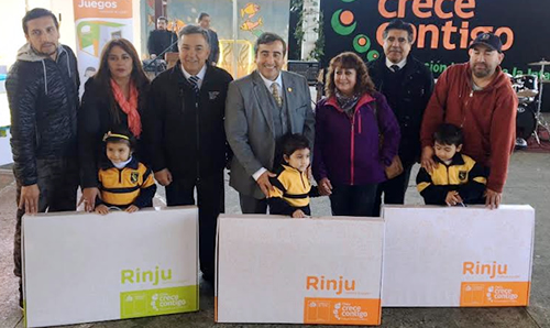 Gobierno entrega mil 300 "rincones de juego" a niños de Linares
