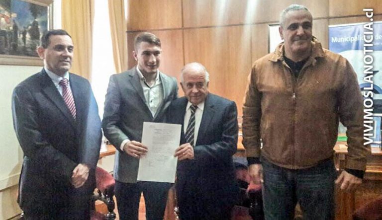 Jugador de Curicó Unido recibe nacionalidad chilena