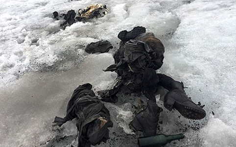 [FOTOS] Entierran a pareja hallada momificada 75 años después de su muerte en glaciar