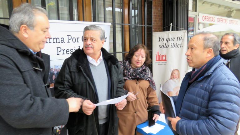 Se inició la "firmatón” por la candidatura de Guillier