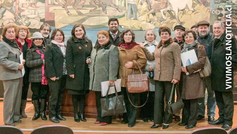 Poetas mauchos presentaron su segundo libro en Universidad de Talca