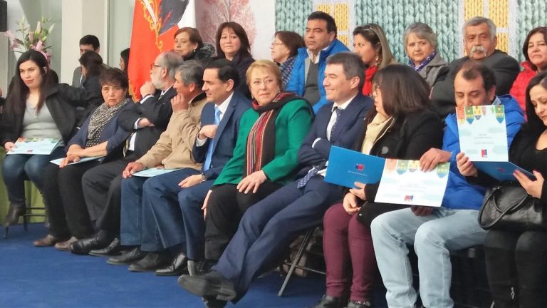Presidenta Michelle Bachelet certificó a beneficiarios del recambio de calefactores