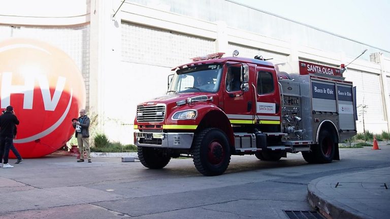 Bomberos de Santa Olga reciben nuevo carro contra incendios