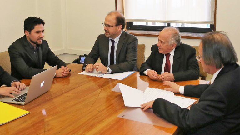 Caminos asfaltados y agua potable rural: nuevas obras para Colbún