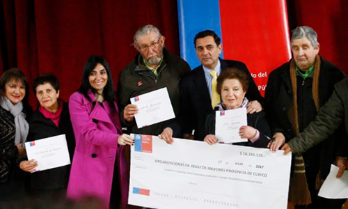 Entregan recursos del Fondo Nacional del Adulto Mayor