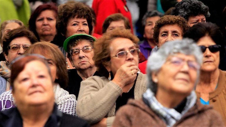 "Viernes Dorados": adultos mayores se tomarán Mall Curicó con presentaciones artísticas