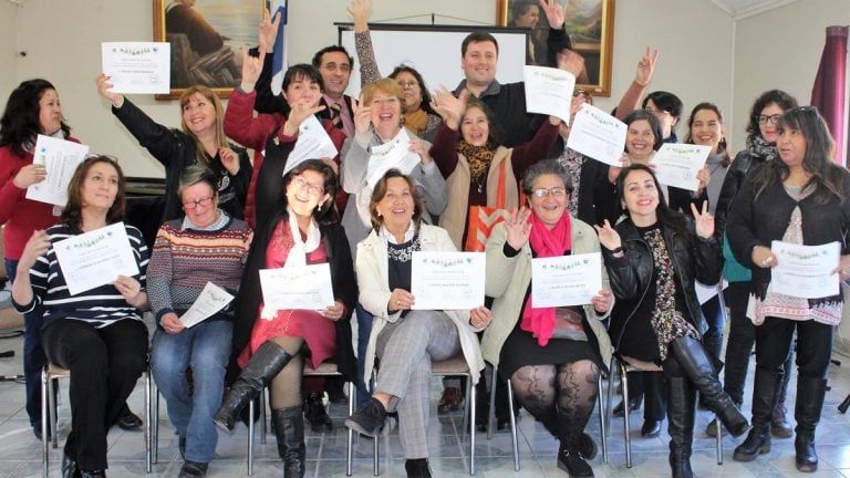 Certificadas primeras alumnas del taller de plantas ornamentales y medicinales