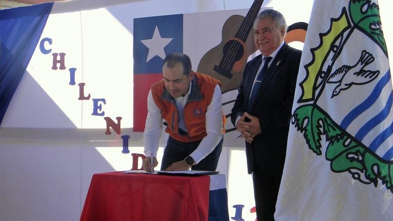 Alcaldes Hualañé y Pucón firman convenio de colaboración