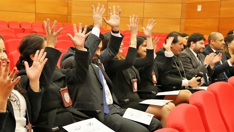 Certifican a 21 detectives maulinos en lengua de señas