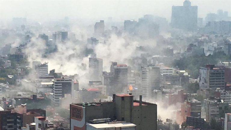 Explosión y derrumbe: videos muestran dramática magnitud de terremoto en México