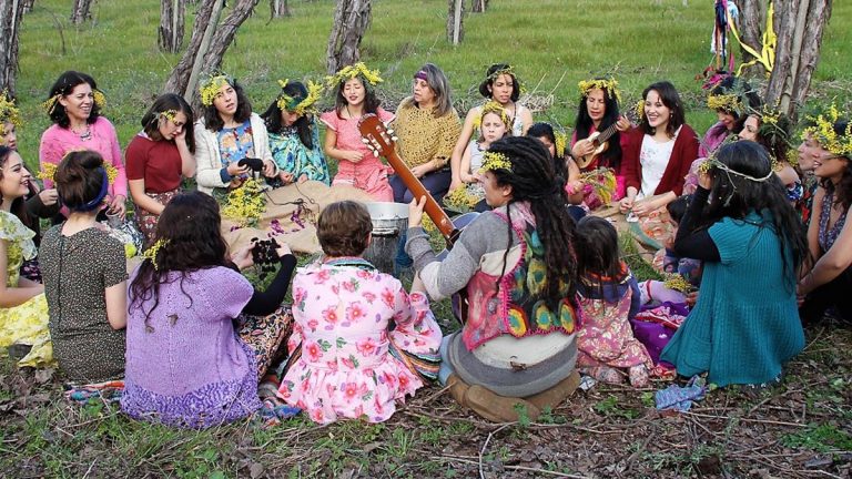 Obra teatro y tapiz en homenaje a Violeta Parra