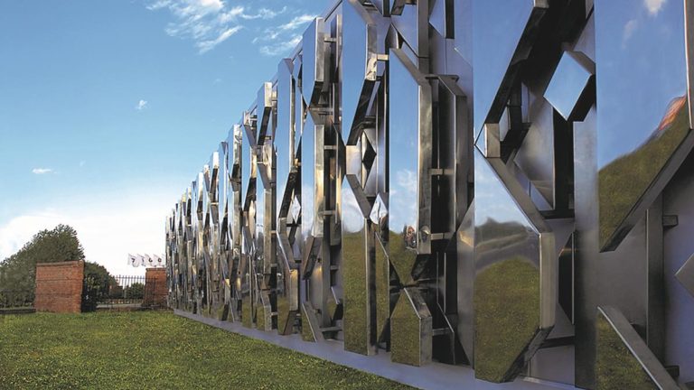 UTalca rememora a la autora del Friso Cinético, Matilde Pérez