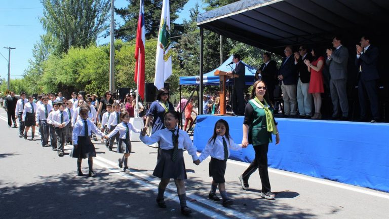 Con desfile vecinos de Tutuquen Bajo celebraron nuevo aniversario