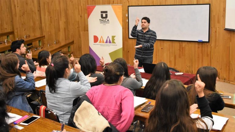 Estudiante sordo lideró iniciativa inclusiva en la Universidad de Talca