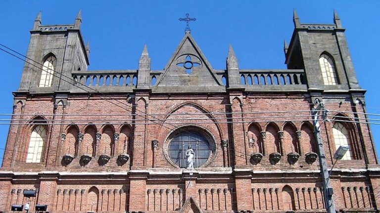 Ximena Rincón llama a concretar proyecto de restauración de iglesia Corazón de María