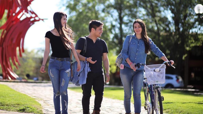 Decisiones estudiantiles: los beneficios de estudiar en regiones