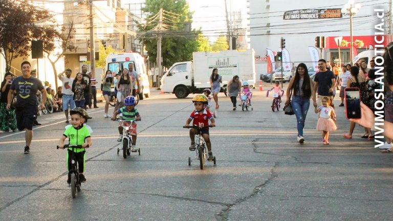 Futuros campeones de ciclismo embalaron en plaza de Armas