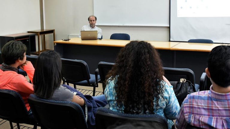 Detección de síntomas psicóticos son clave para identificar conducta suicida en adolescentes