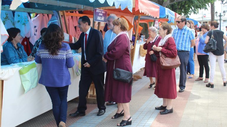 Curicanas muestran sus productos en feria expositiva