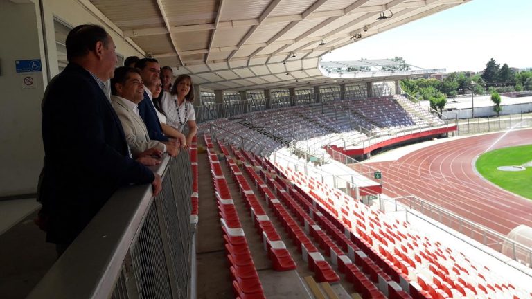Municipio curicano presentó proyecto para terminar estadio La Granja
