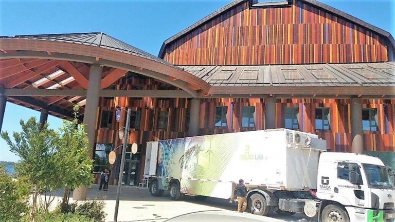 TruckLab: el laboratorio rodante maulino que encantó a los niños del sur