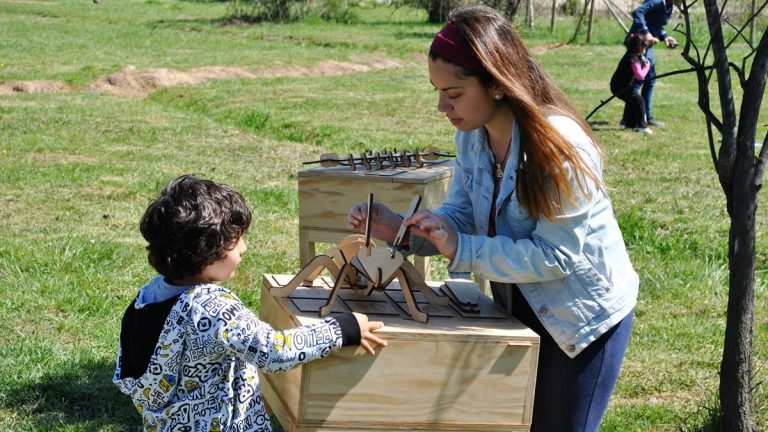 Un verano con ciencia: “Exposición Diminutos” se toma la Biblioteca de Rauco