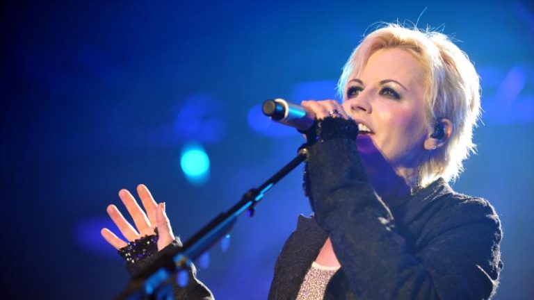 [VIDEO] Conmoción por muerte de Dolores O'Riordan, voz de The Cranberries