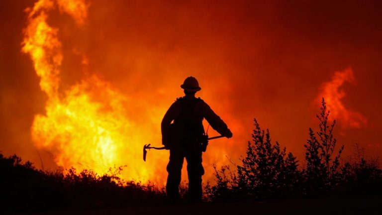 Cancelan alerta roja por incendio forestal en San Clemente